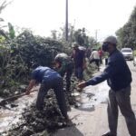 Gotong Royong Bersihkan Saluran Air, Antisipasi Banjir